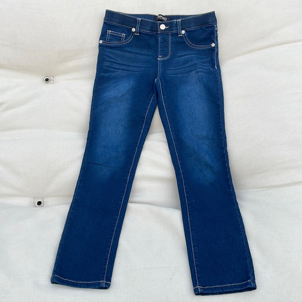 Comfortable and stretchy skinny jeans.